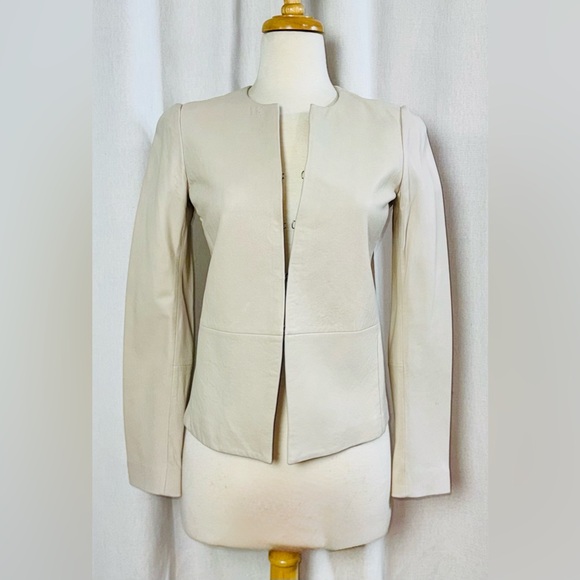 VINCE Womens Cream Leather Jacket Size 4 Hook Closure Silk Lined Collarless Soft